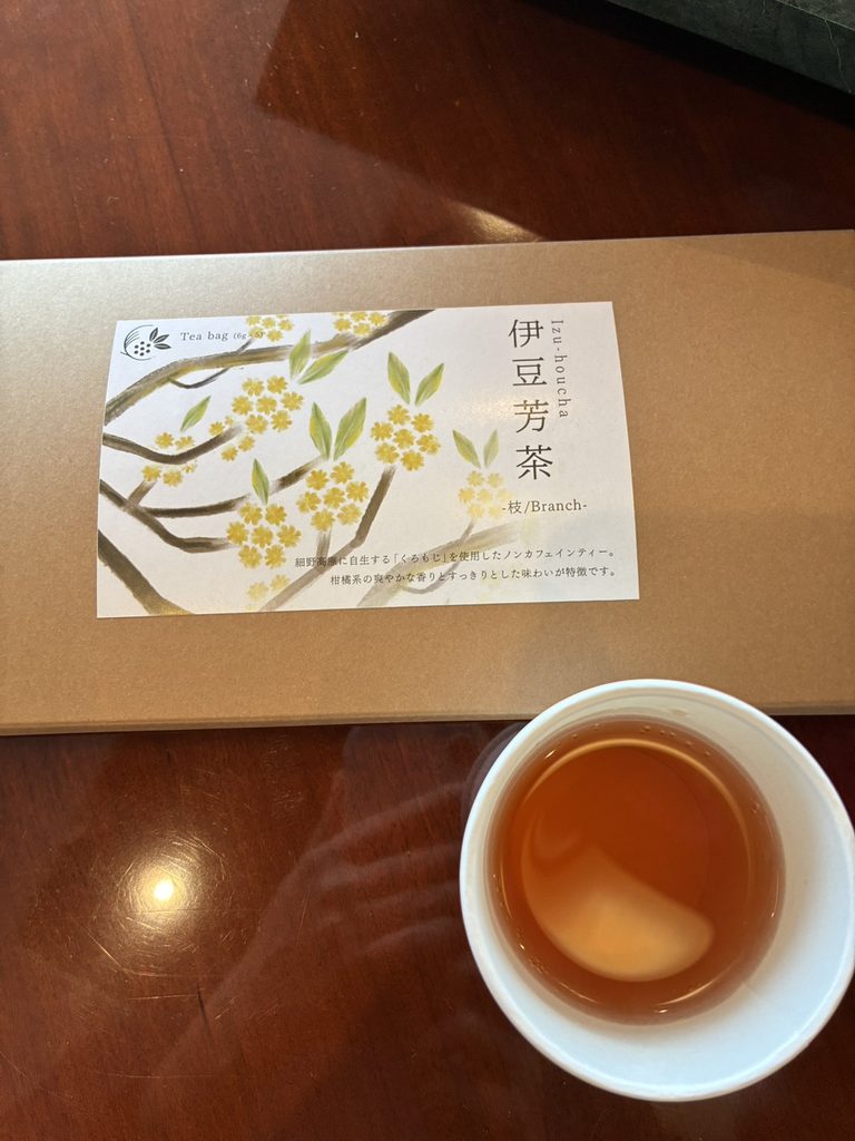 ラウンジにて『くろもじ茶』の提供をはじめました。